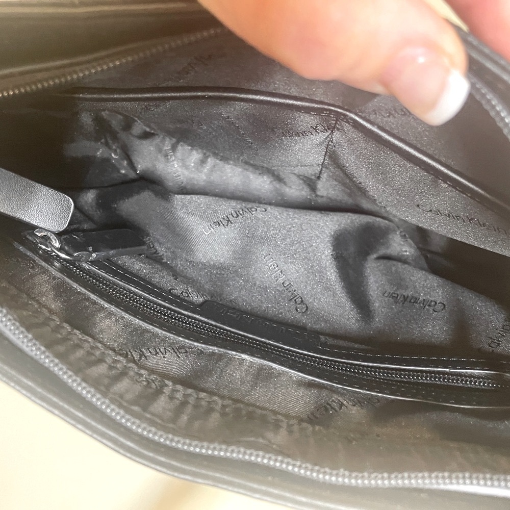 Calvin Klein leather Crossbody Black Bag - Picture 6 of 7